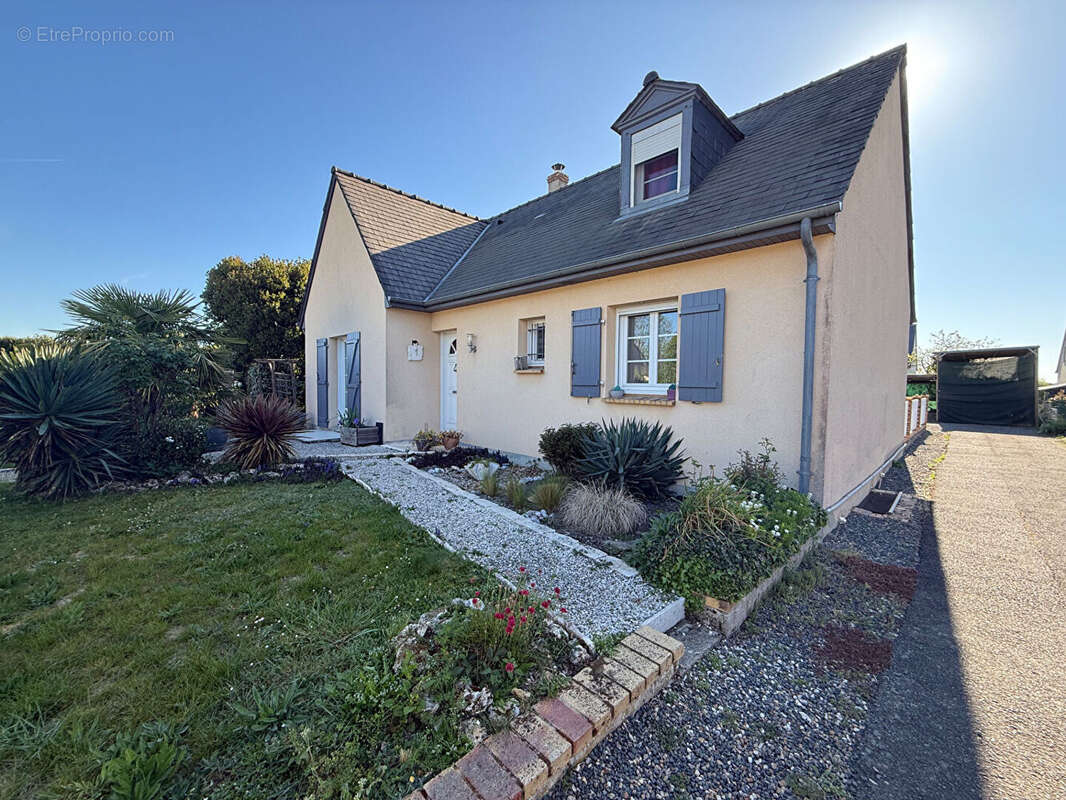 Maison à PARCAY-MESLAY