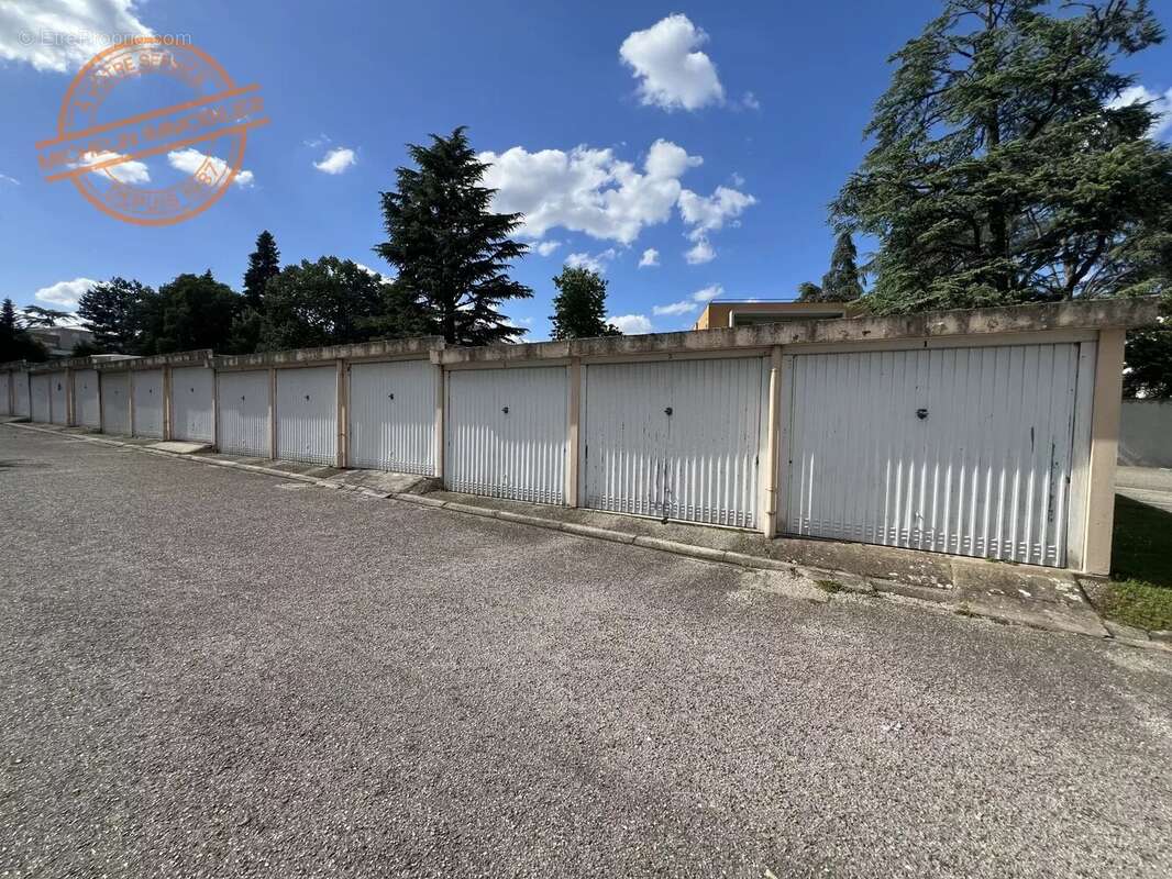 Parking à ECULLY