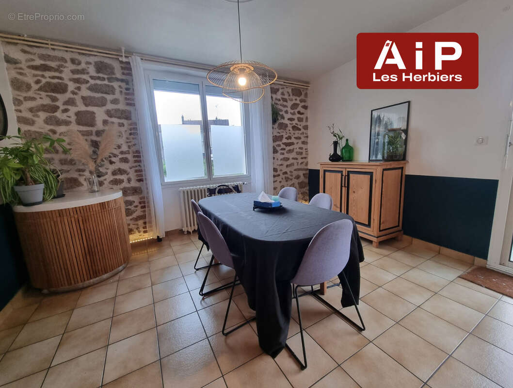 Maison à SAINT-LAURENT-SUR-SEVRE