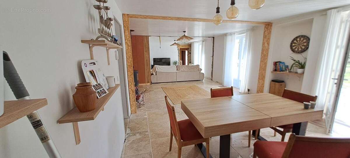 Maison à SAINT-PAUL-LA-ROCHE