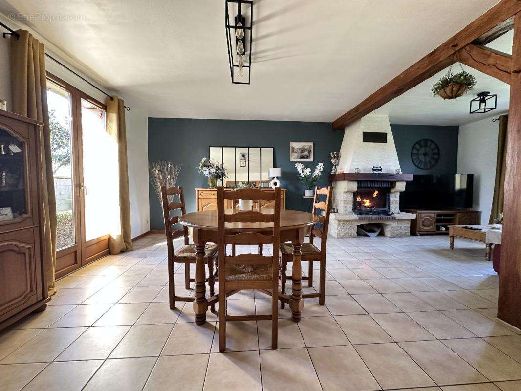 Maison à TREMBLAY-LES-VILLAGES