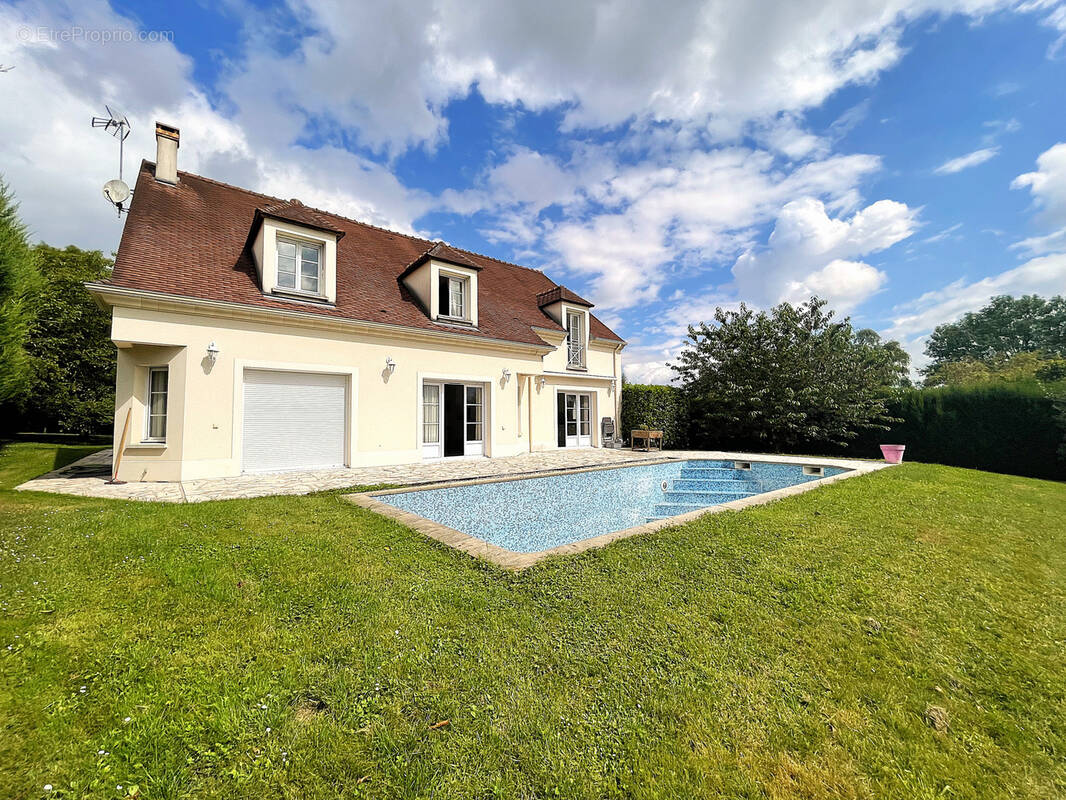 Maison à COUTEVROULT