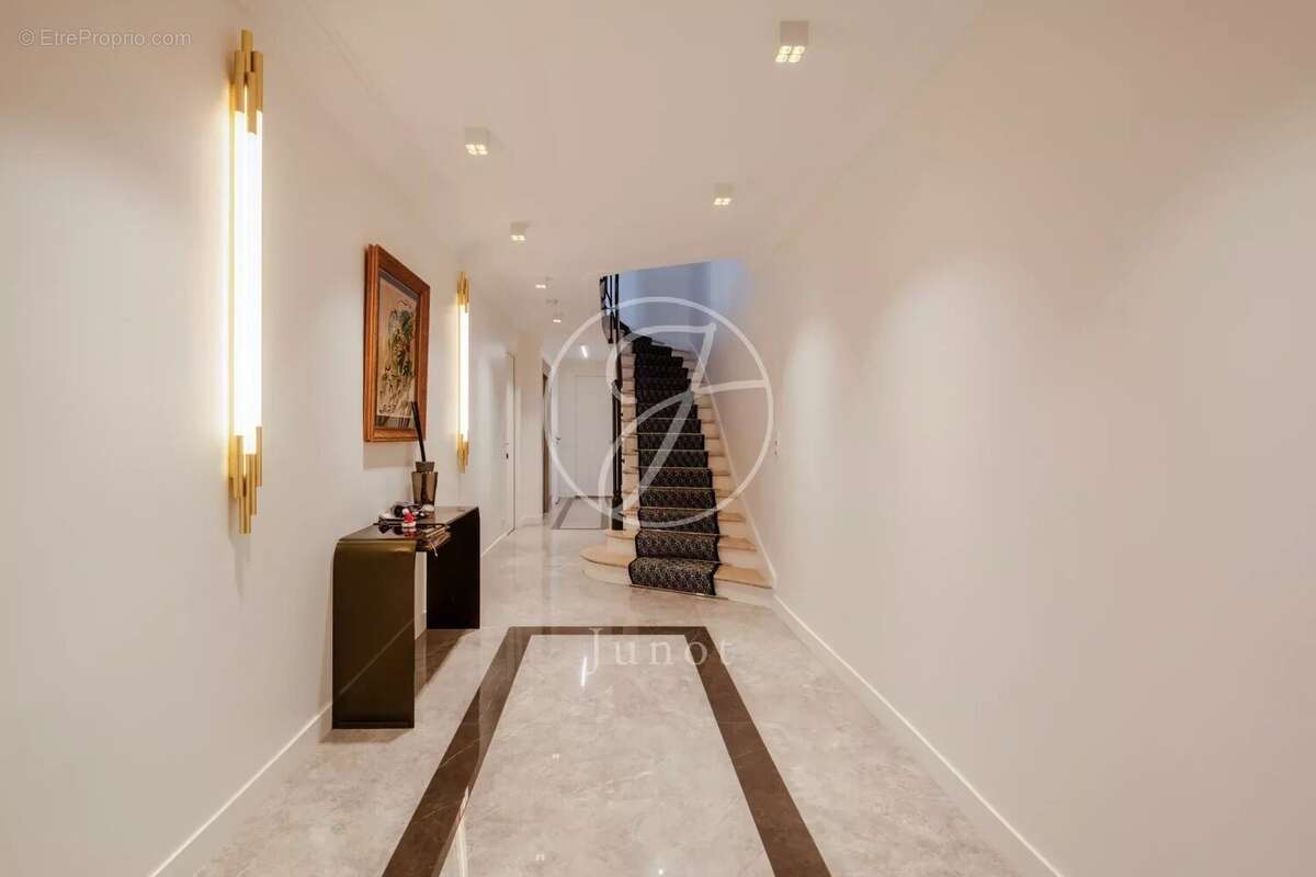 Maison à NEUILLY-SUR-SEINE