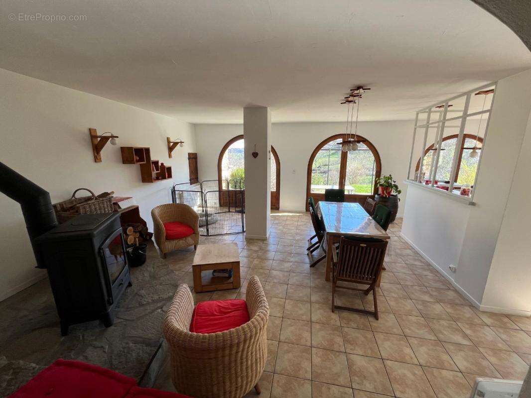 Maison 217 m² à Montverdun  - photo 7