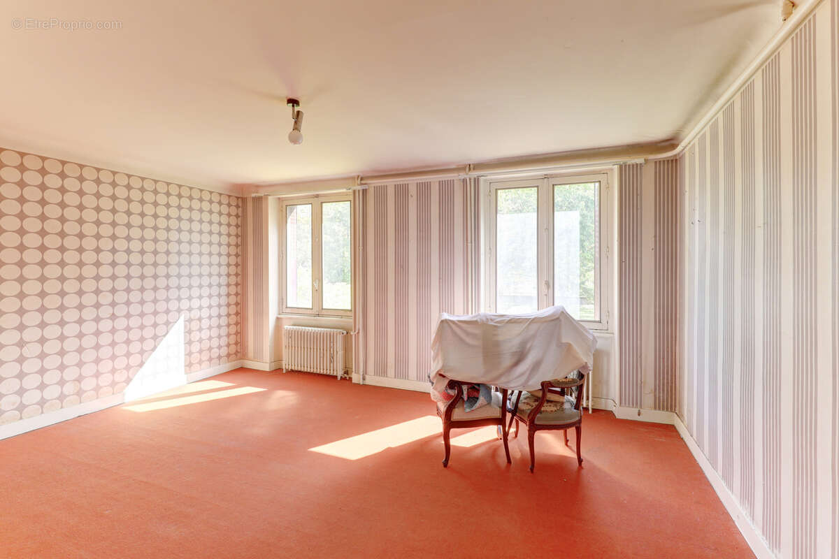 Maison à PERIGNAT-LES-SARLIEVE