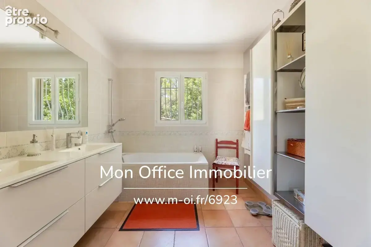 Référence : 6923-EBE. - Maison de plain-pied 120 m² sur 4 000 m² de terrain – Un havre de paix aux portes d’Aix-en-Provence - photo 13