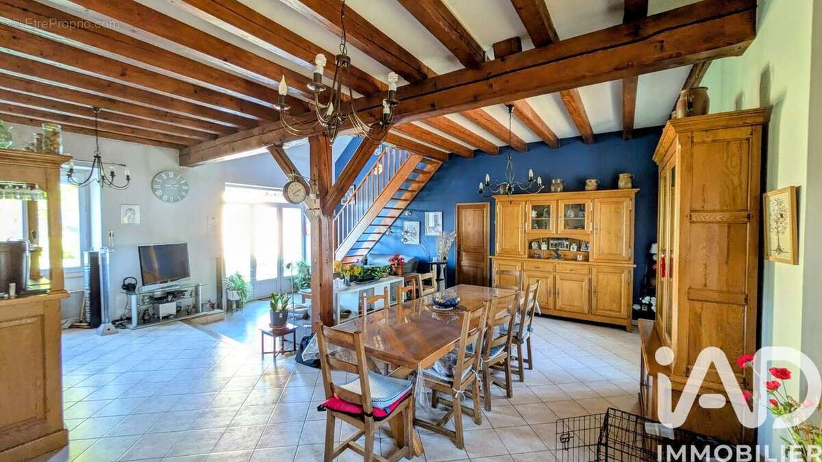 Maison 180 m² à Hauterive  - photo 6