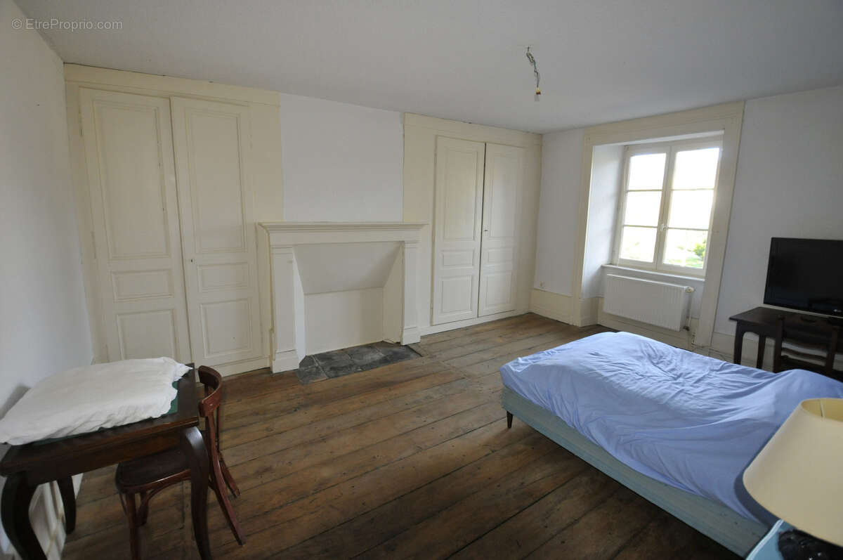 Maison à PIERRE-BUFFIERE