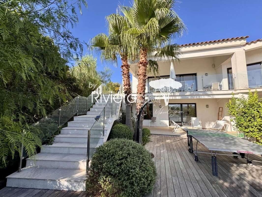 Propriété avec Piscine et Vue Mer ! - photo 8