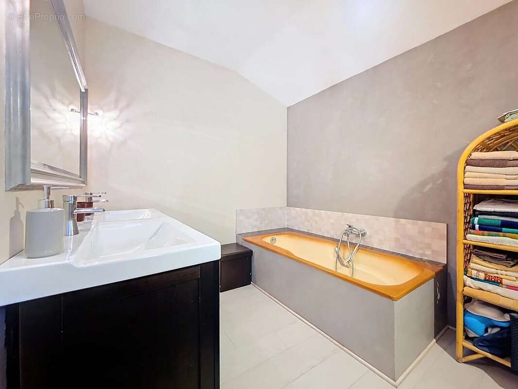 Maison à ROQUEFORT-LES-PINS