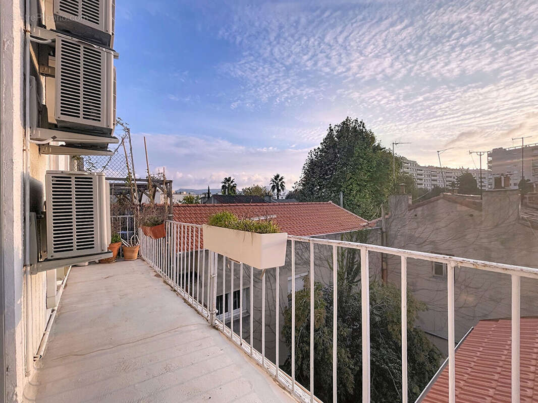 Commerce à MARSEILLE-8E