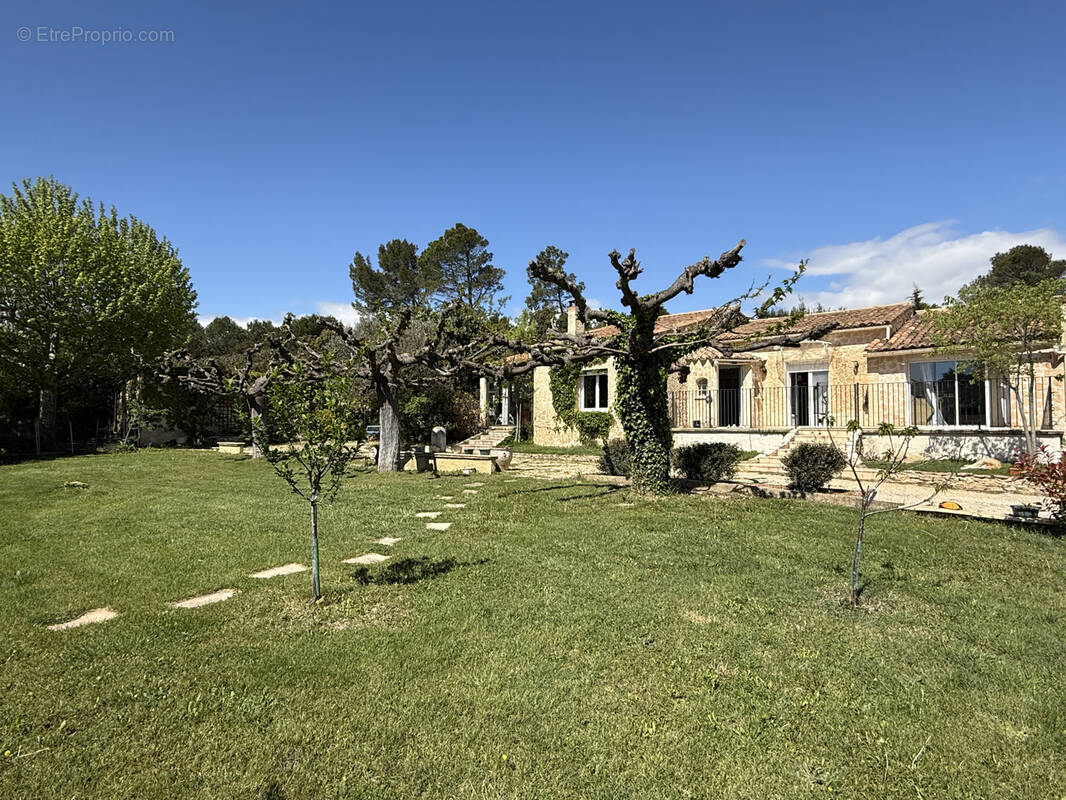 Maison à SUZE-LA-ROUSSE