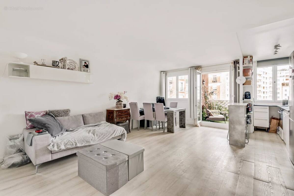 Appartement à PARIS-16E