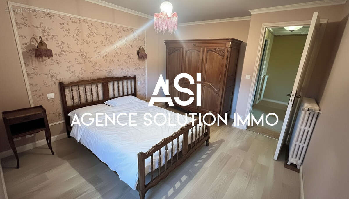 Maison à AMBRIERES-LES-VALLEES