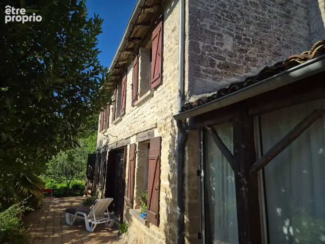 Corps de Ferme de 340 m2, avec plusieurs maisons indépendantes et 200 m2 de dépendances - photo 79