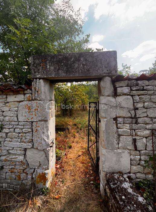 Maison à VILLENEUVE-LA-COMTESSE
