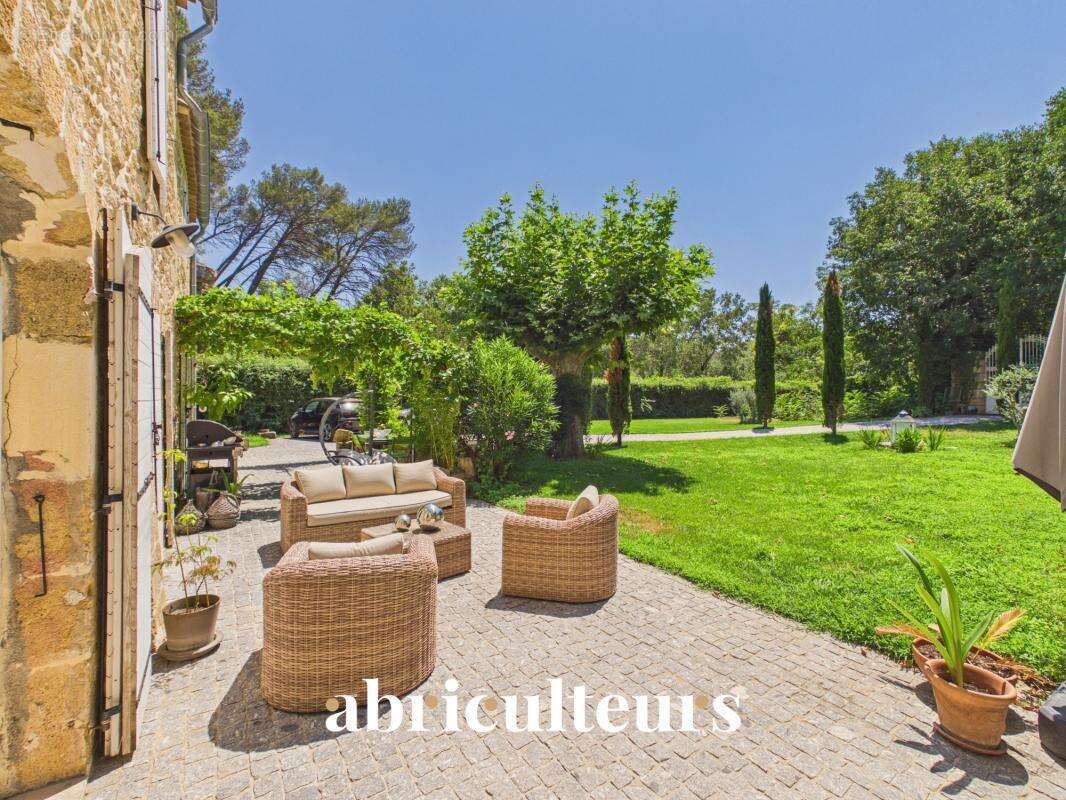 Mas provençal rénové de 249 m² avec dépendance – Grans - photo 4