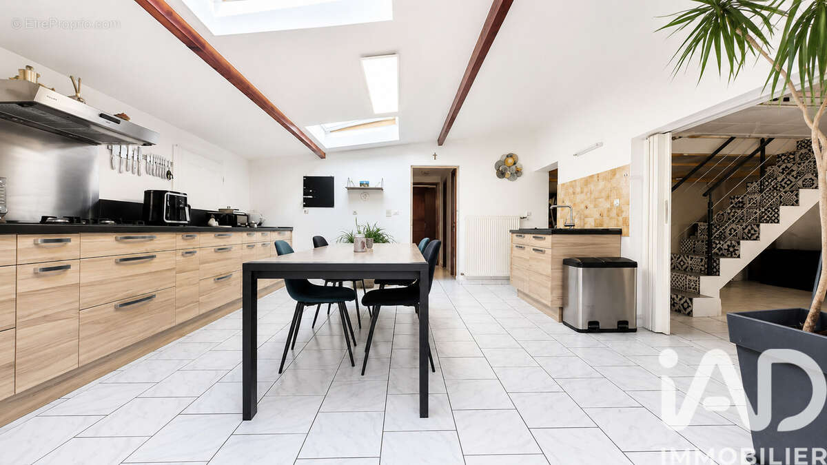 Maison 121 m² à Charleville-Mezieres  - photo 2