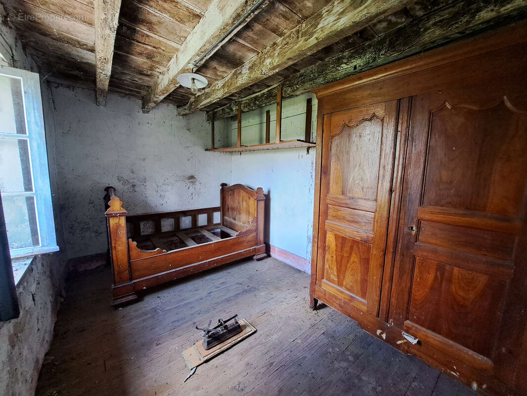 Maison à SAINT-PRIEST-DES-CHAMPS