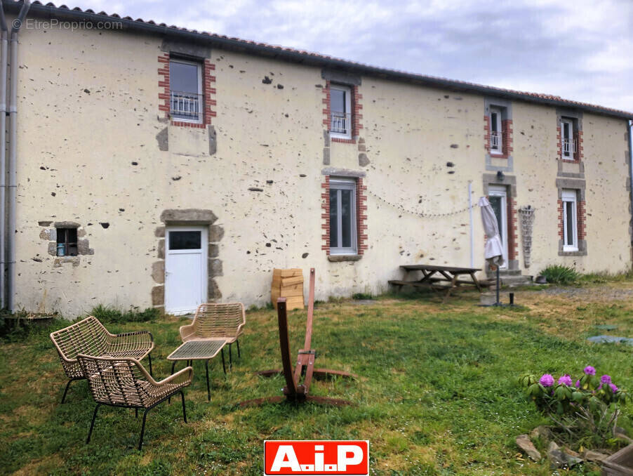 Maison à POUZAUGES