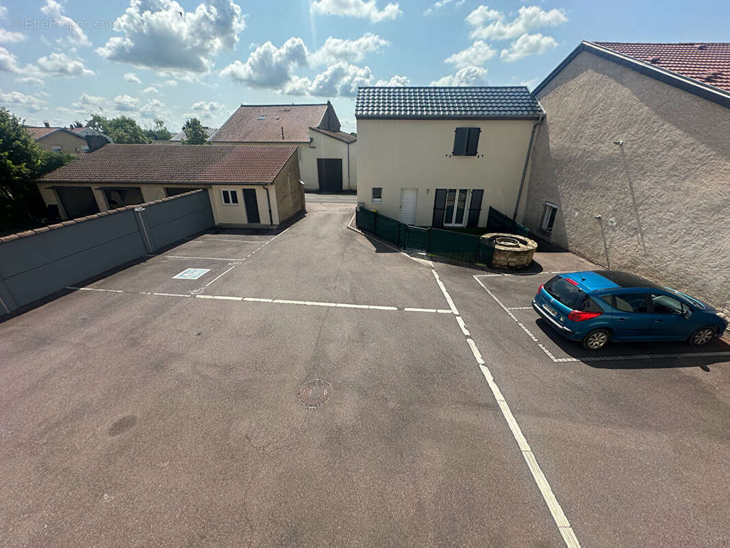 Appartement à COURCELLES-SUR-NIED