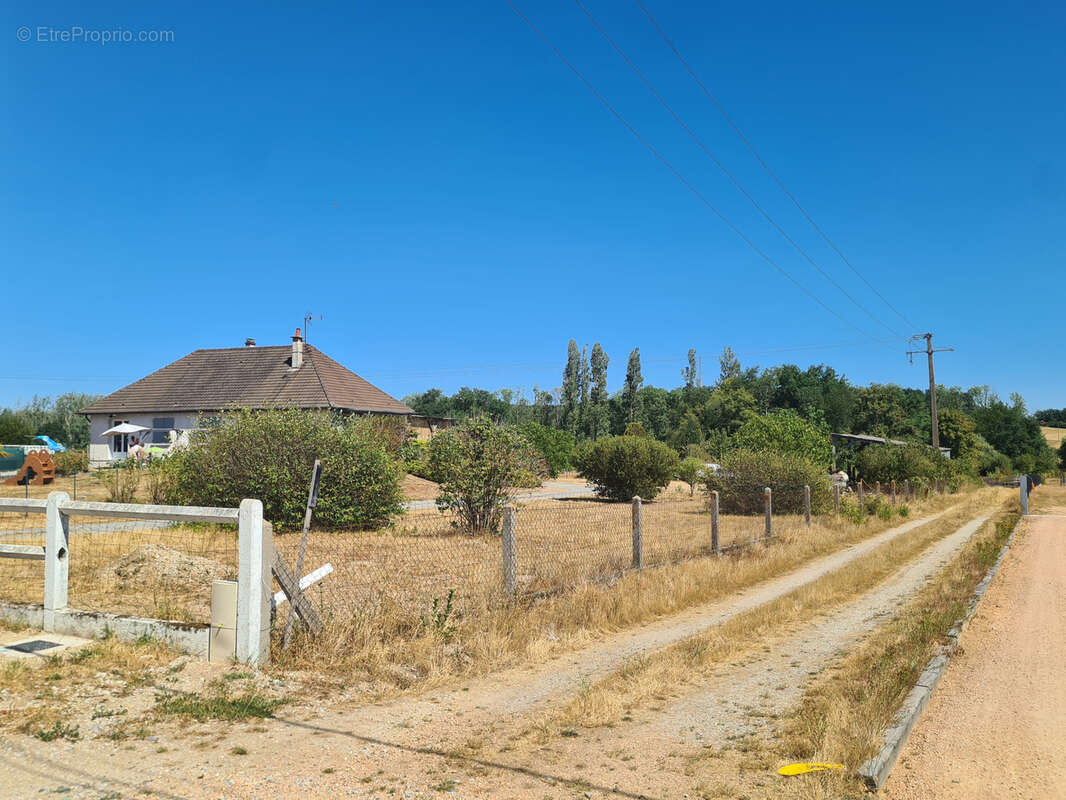 Terrain à YZEURE