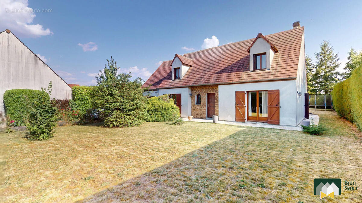 Maison à LEVES