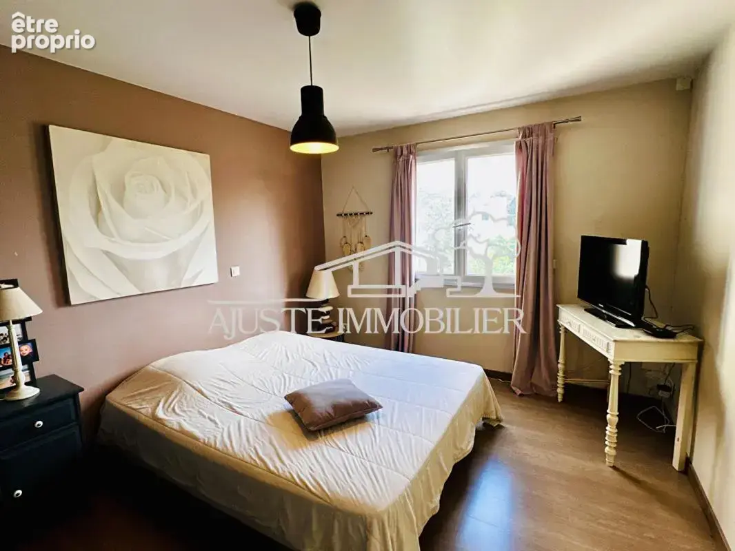 Local commercial Marignane 300 m2 - photo 12