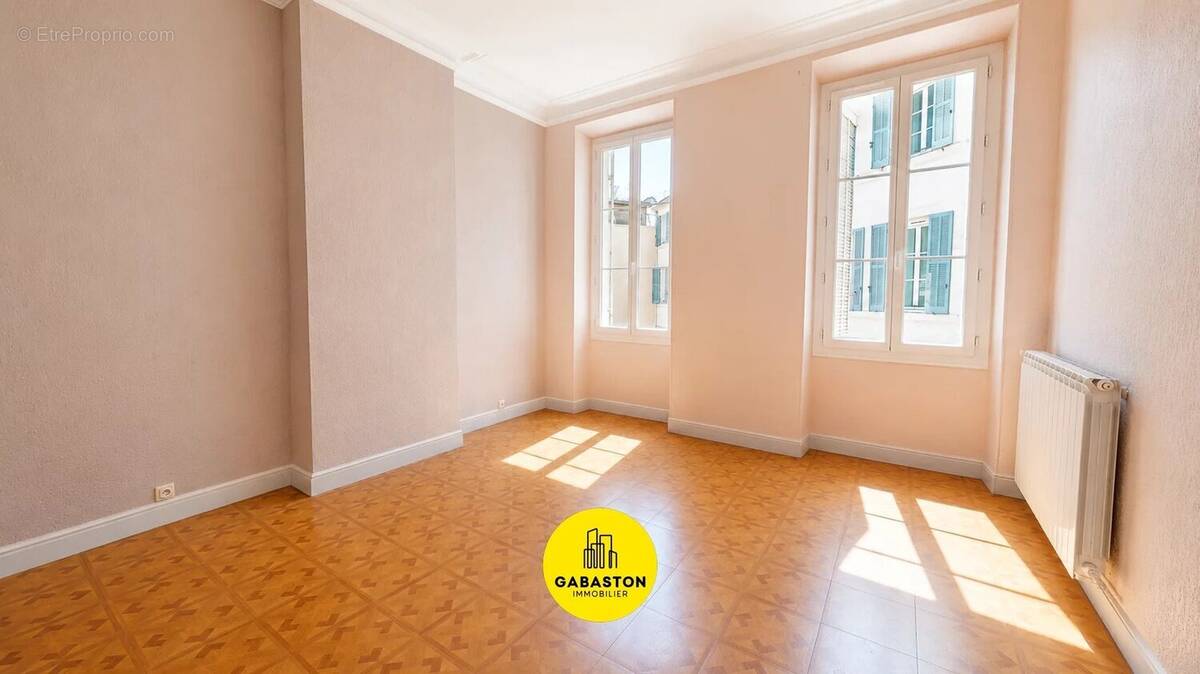 Appartement à MARSEILLE-2E