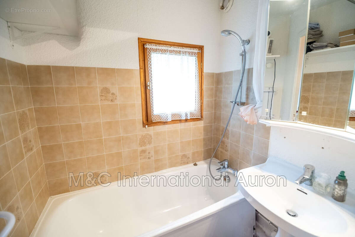 Appartement 25 m² à Saint-Etienne-De-Tinee  - photo 7