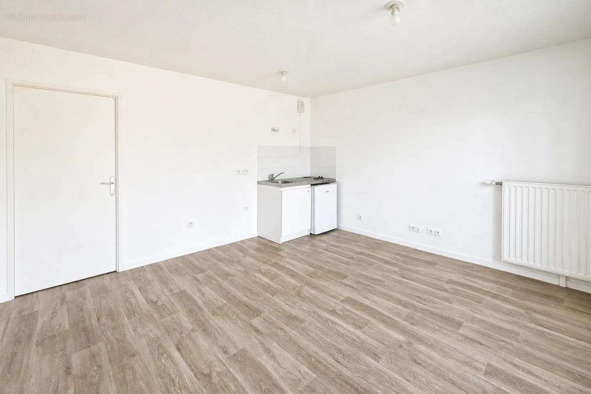 Charmant studio rénové avec parking à Corbeil-Essonnes - photo 2