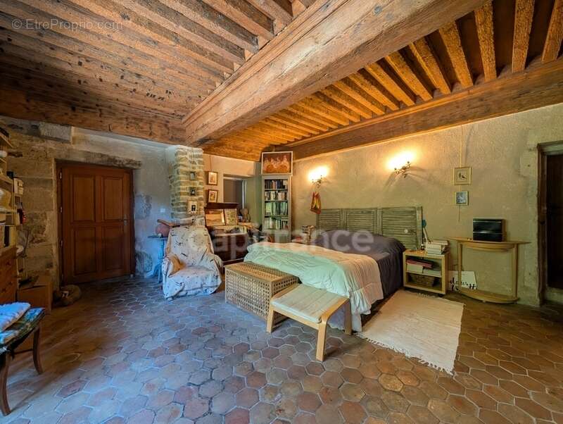 Fonds de commerce et murs à vendre - Demeure XVIᵉ avec restaurant, chambres d’hôtes et logement privatif – Site Patrimonial Rema - photo 9
