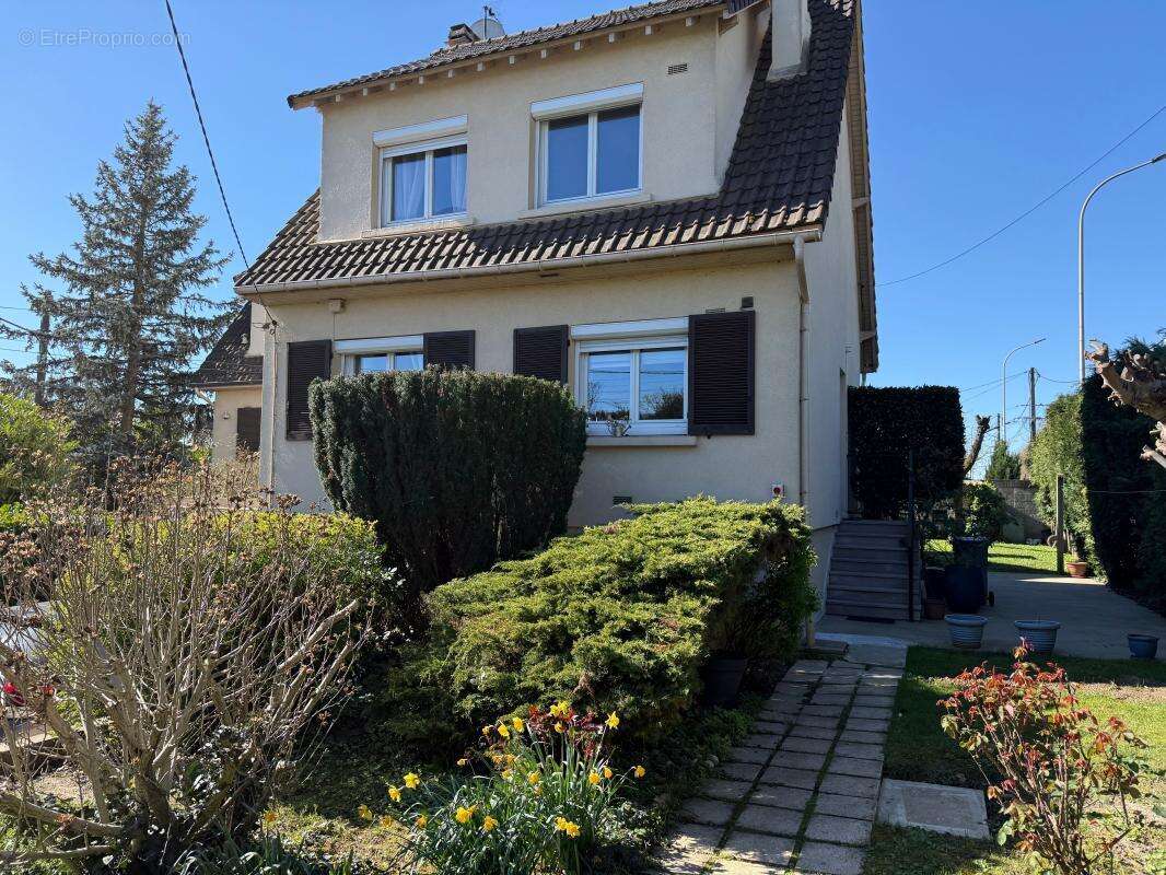 Maison à TREMBLAY-EN-FRANCE