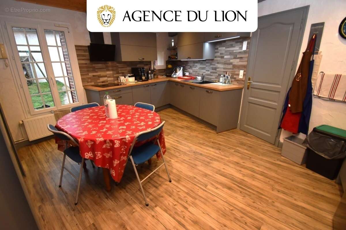 Maison à CHERISY