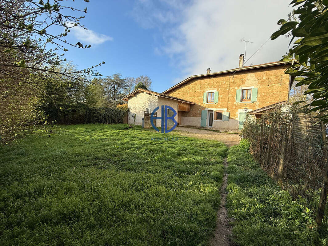 Maison à SAINT-SIMEON-DE-BRESSIEUX