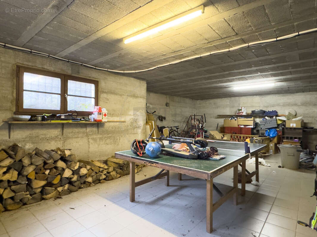 Maison à SAINT-SAUVEUR-DE-MONTAGUT