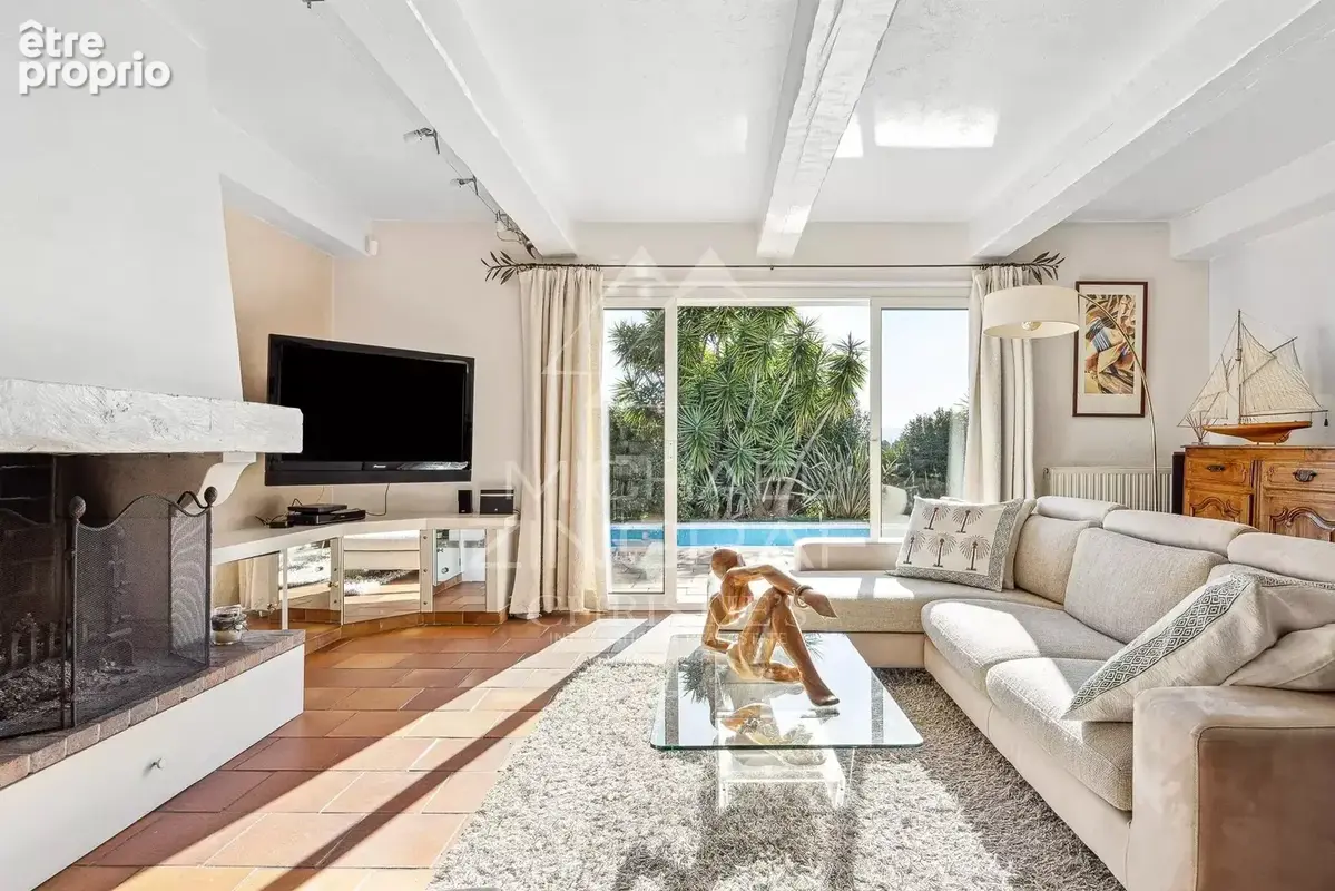 Villa Provençale d’Exception avec Vue Dégagée et Jardin de 4 375 m² à Plascassier - photo 3