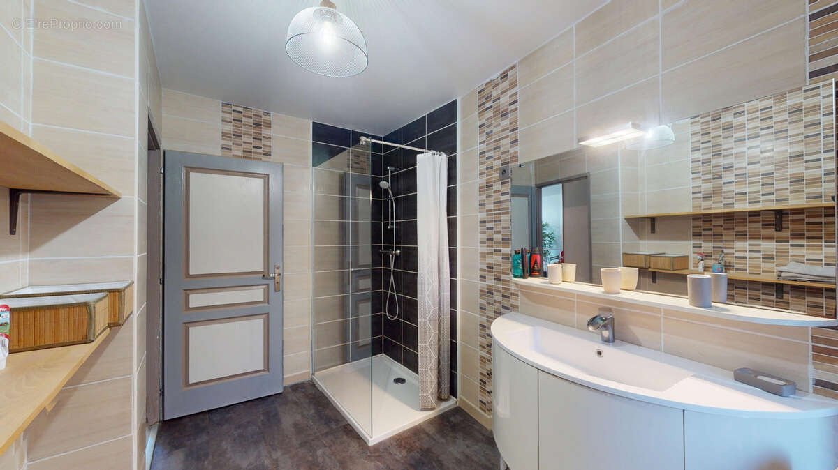 Maison T9 de 291 m2 avec piscine, garage et grand terrain - photo 18
