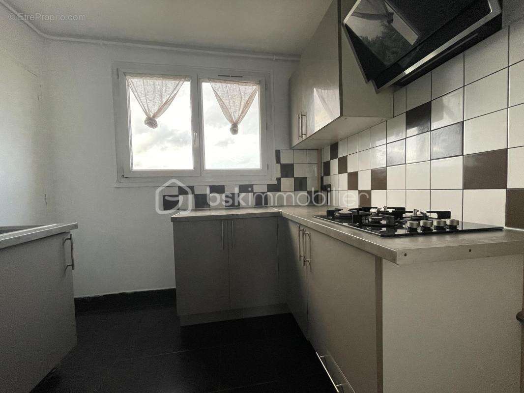 Appartement à LES CLAYES-SOUS-BOIS