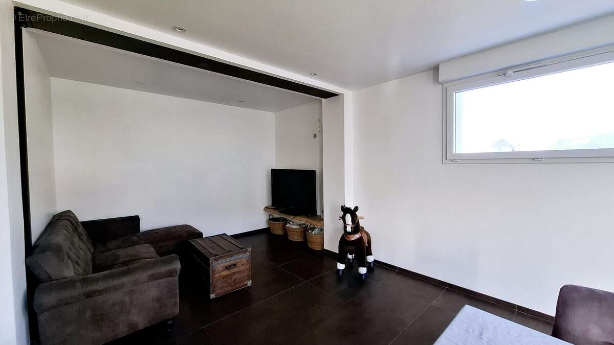 Maison à TREDREZ-LOCQUEMEAU