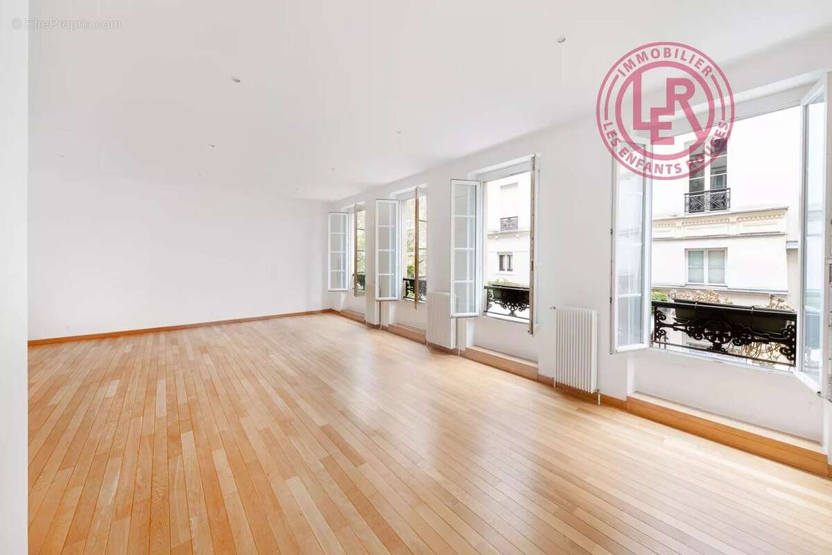 Appartement à PARIS-2E