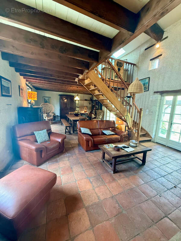 Maison à SAINT-MARTIN-DE-BEAUVILLE