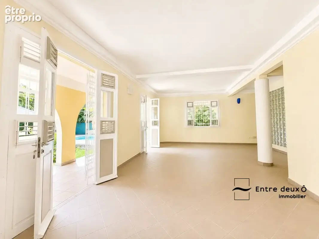 Maison 7 pièces 168 m² à vendre à Fort-De-France (97200) - photo 2