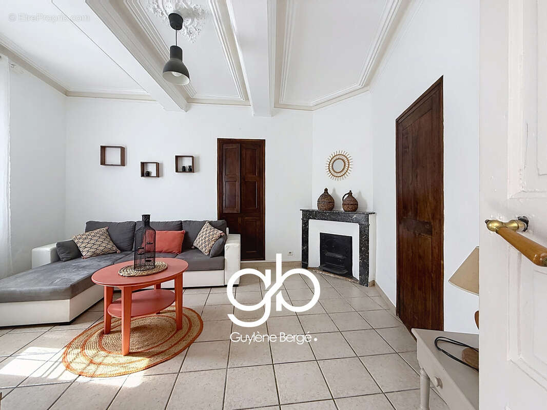 Maison de caractère avec duplex attenant   Un bien évolutif aux multiples possibilités à Aubais - photo 2