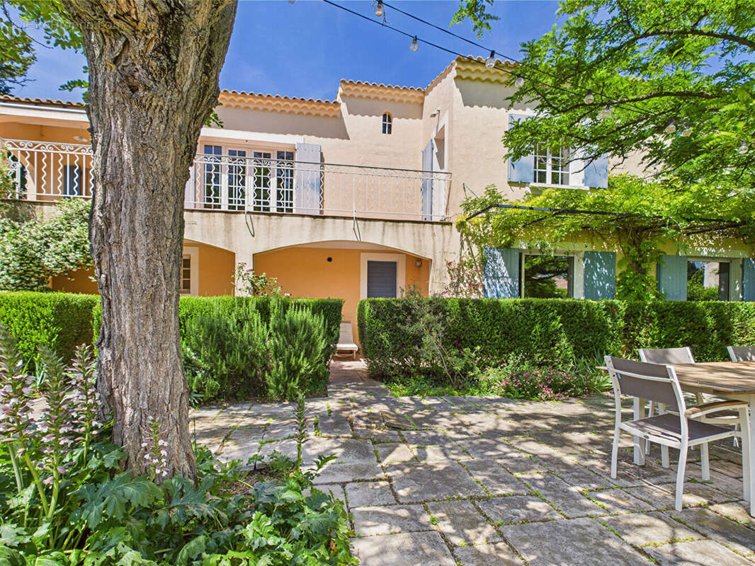 Maison à FONTVIEILLE