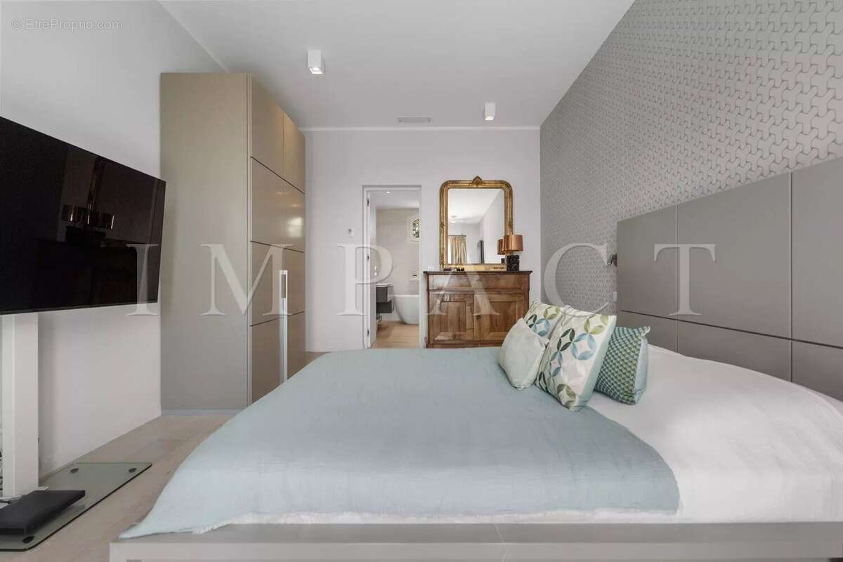 Maison à LA ROQUETTE-SUR-SIAGNE