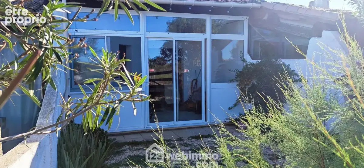 Véranda alu double vitrage. - Appartement à SAINTES-MARIES-DE-LA-MER