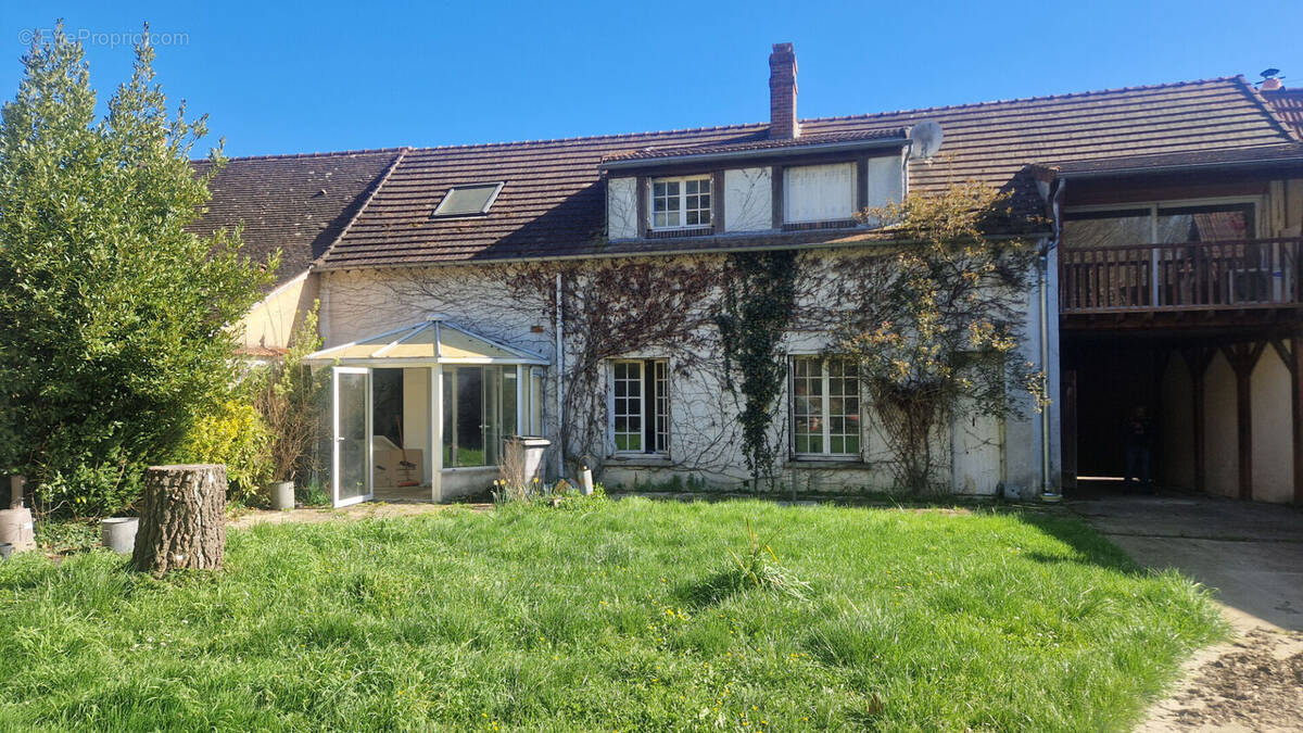 Maison à JOUY