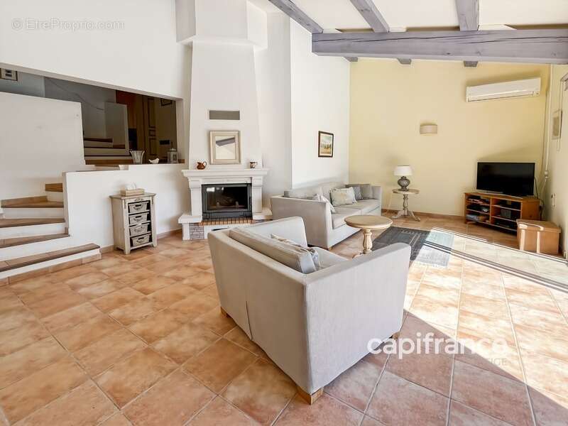 Maison à BAGNOLS-EN-FORET