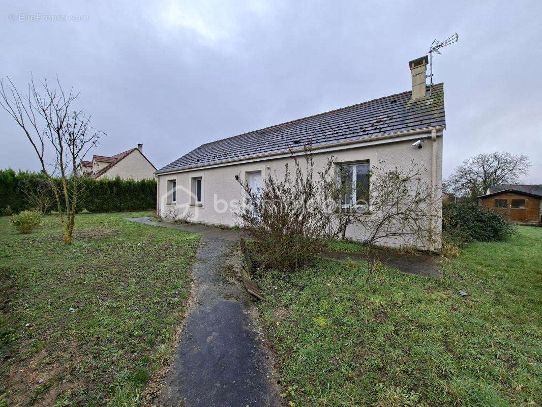 Maison à CORBEILLES